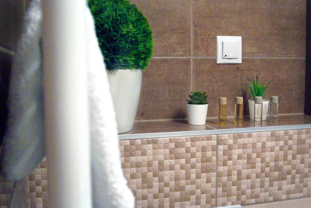 Victoria Apartman Kecskemét Buitenkant foto