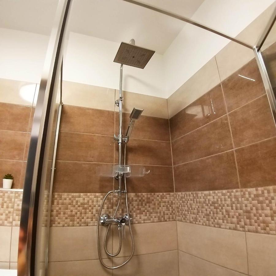Victoria Apartman Kecskemét Buitenkant foto